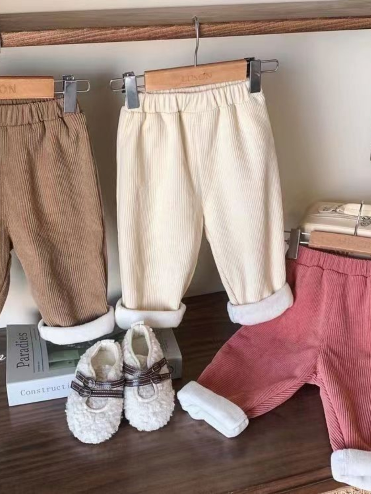 Jesienno-zimowe spodnie z pola – Corduroy Pant Warm recenzja i cena